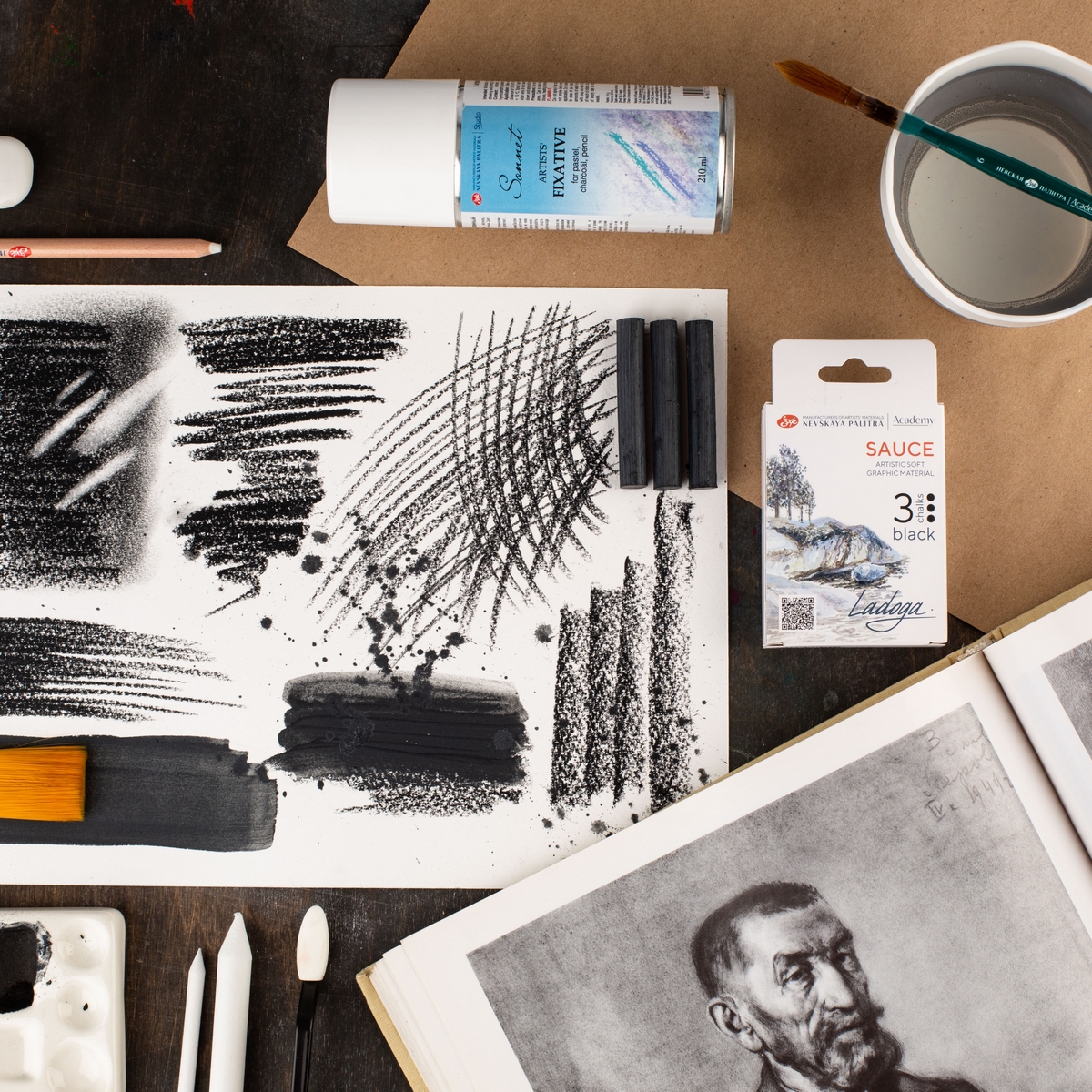 Artists' graphic materials set Ladoga,  black sauce, 3 chalk, carton box